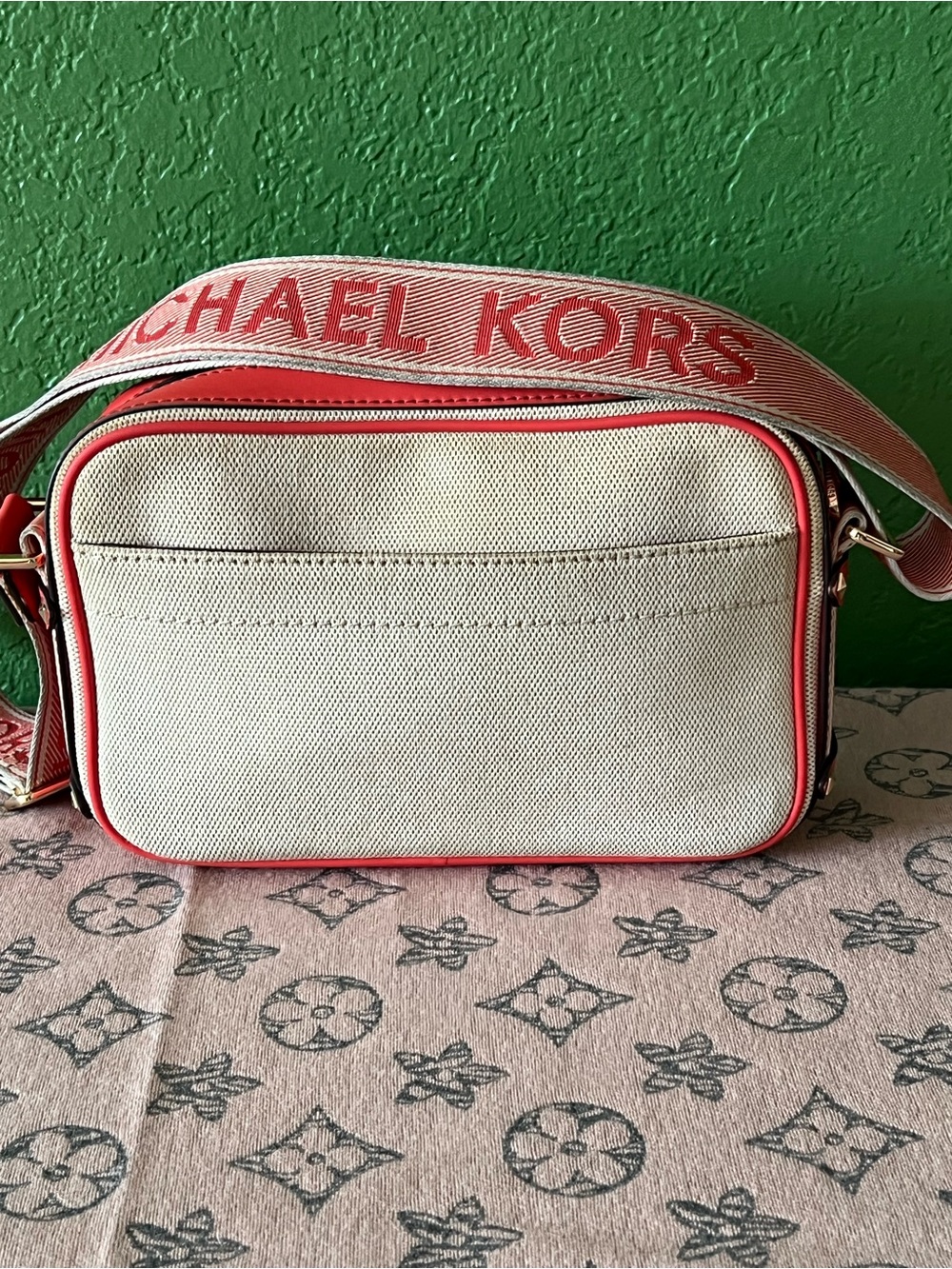 Michael Kors Maeve Large East West Pocket Crossbody Bag - Picture 2 of 5